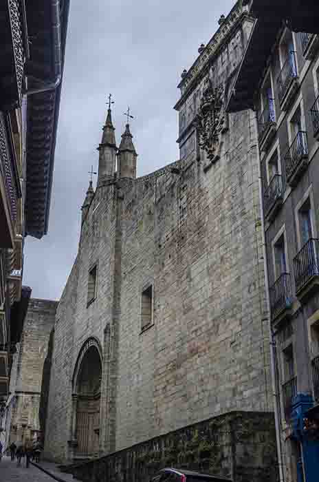 Guipúzcoa - Hondarribia 13 - iglesia de Nuestra Señora del Manzano.jpg
